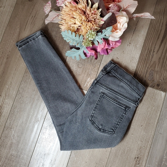Gap Denim Size 7 Gray Stretch Skinny Jeans Distressed NWOT - Picture 13 of 13